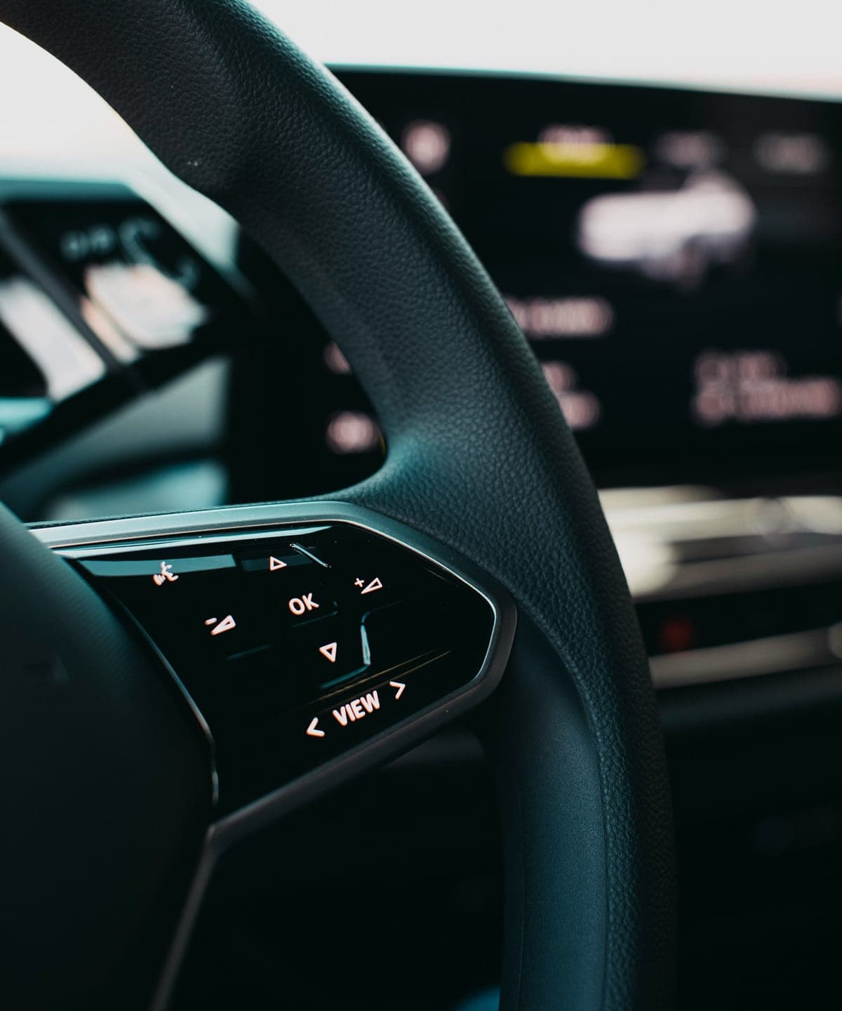 Steering wheel with illuminated control buttons